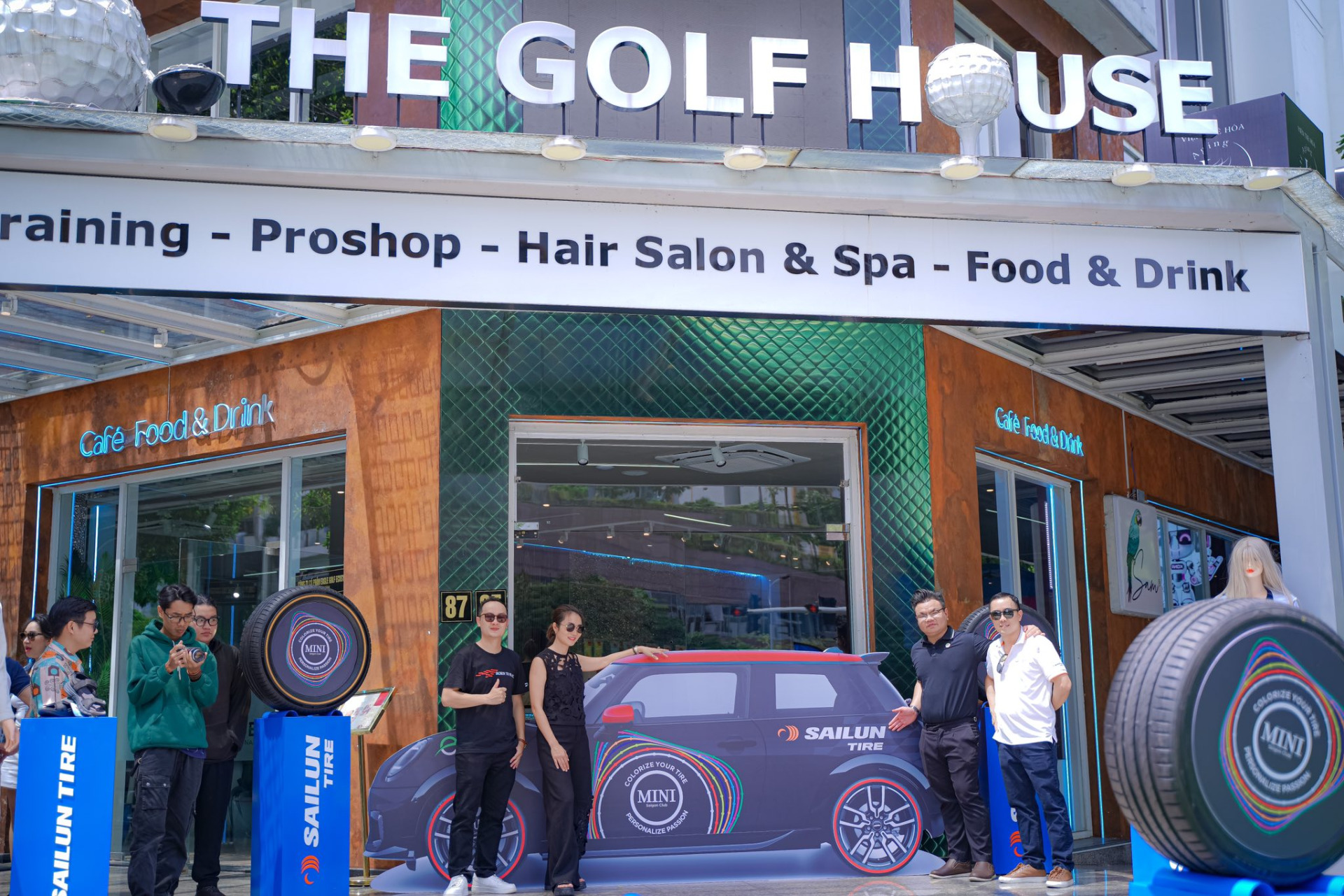 Golf và ô tô Một ngày cuối tuần đầy năng lượng và tốc độ tại Golf House
